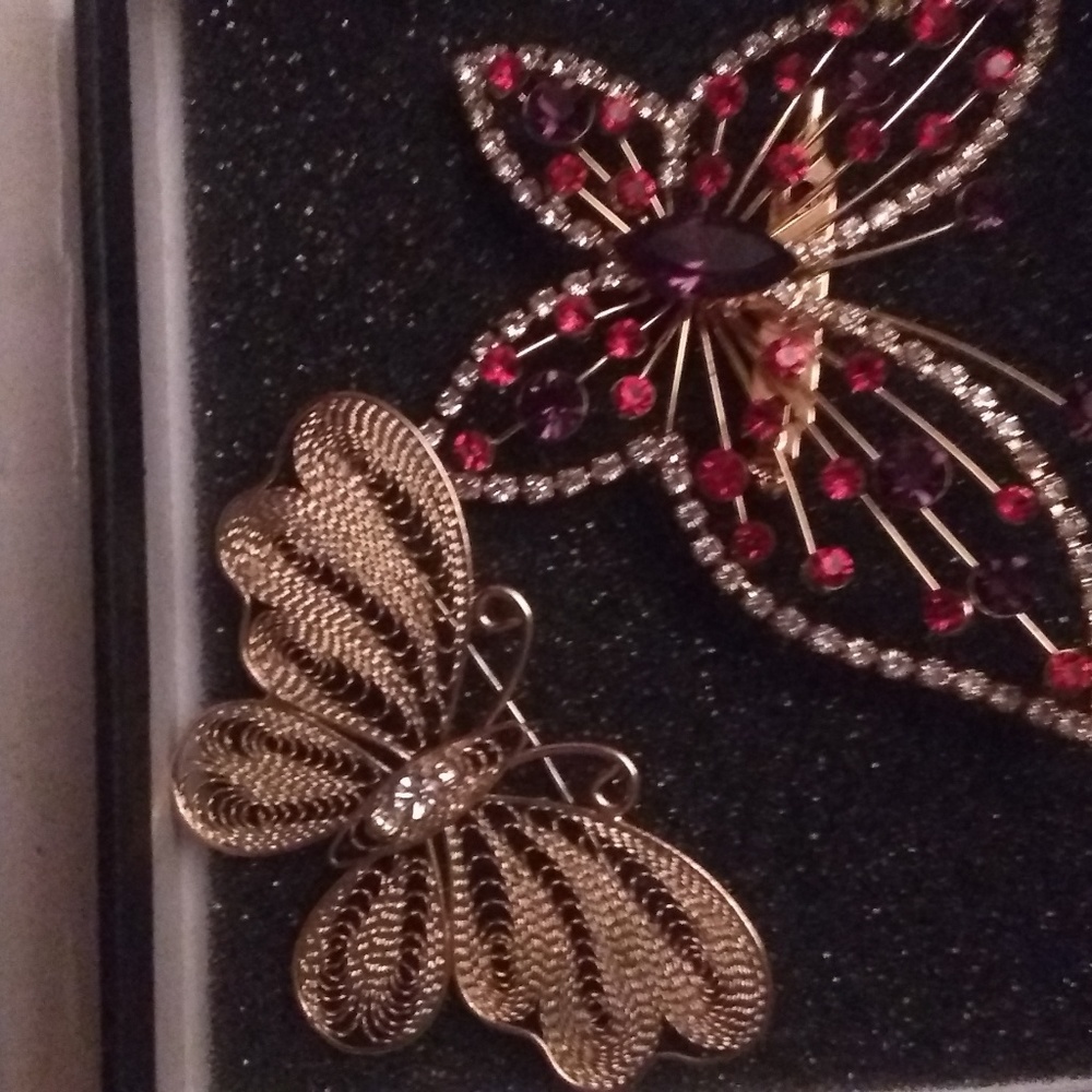 Brooches - Picture 4 of 5